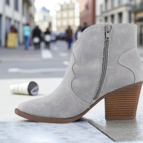 Sugar Light Gray Western Faux Leather Ankle Boots NWT 7.5 W - Picture 2 of 6